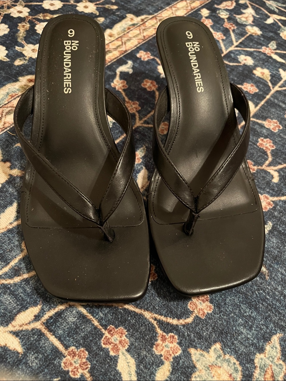 NWOT Black Women’s Kitten Heel Thong Sandals - Picture 4 of 4